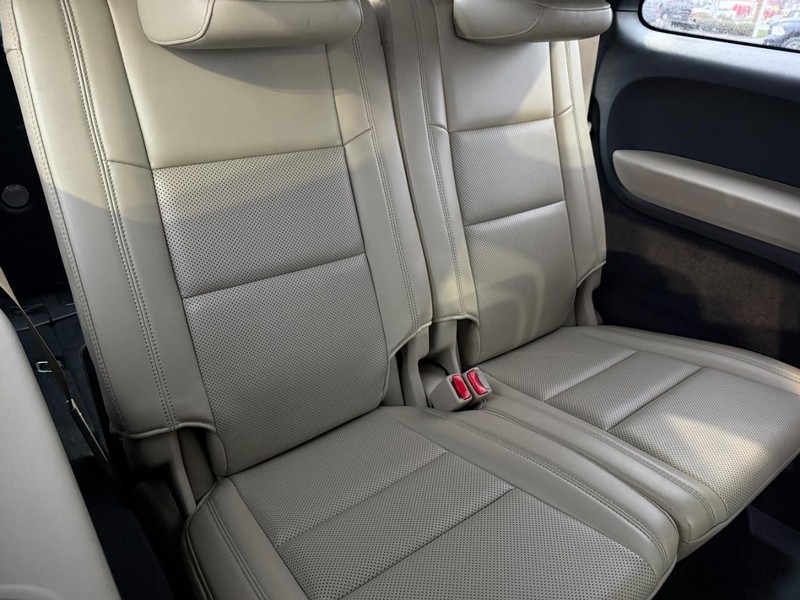 Dodge Durango Vehicle Full-screen Gallery Image 13