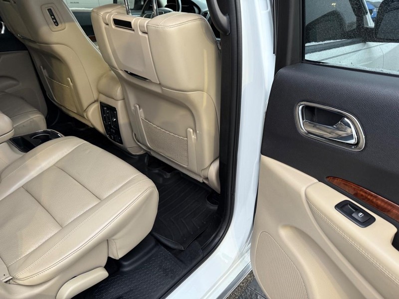 Dodge Durango Vehicle Full-screen Gallery Image 17