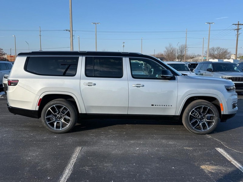 Jeep Wagoneer L Vehicle Full-screen Gallery Image 2
