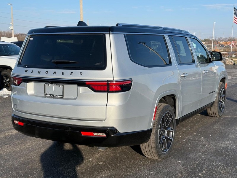 Jeep Wagoneer L Vehicle Full-screen Gallery Image 3