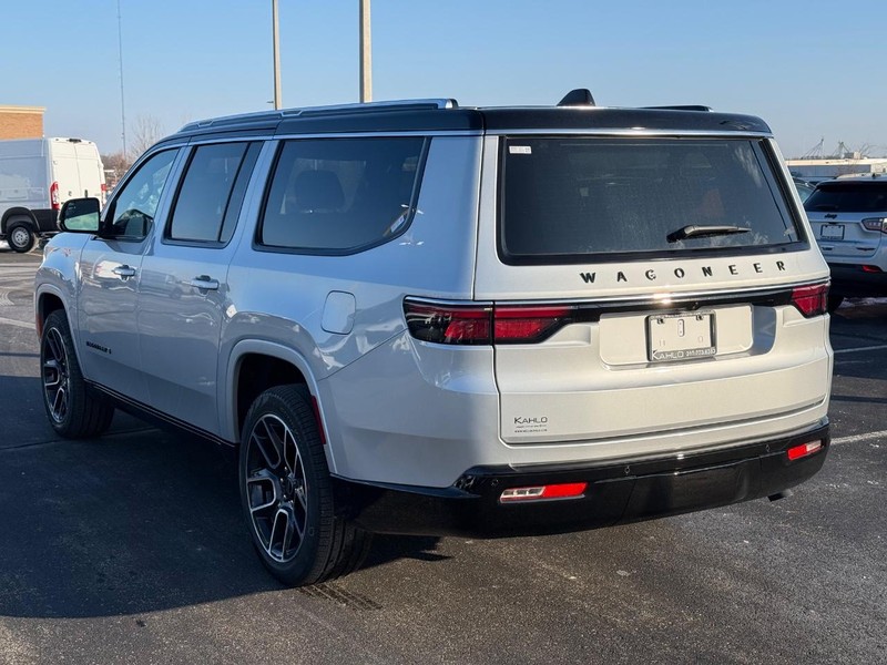Jeep Wagoneer L Vehicle Full-screen Gallery Image 5