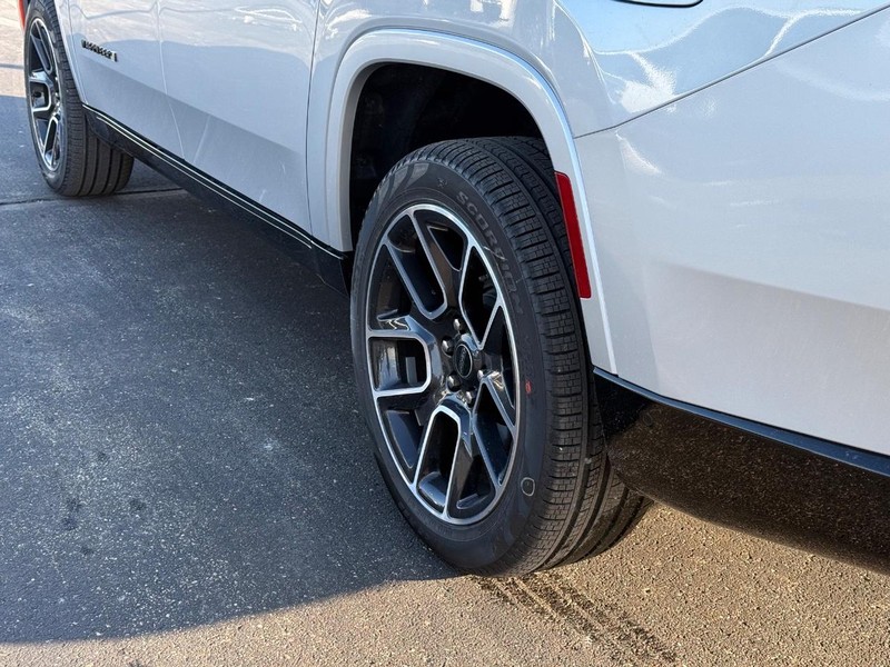 Jeep Wagoneer L Vehicle Full-screen Gallery Image 6