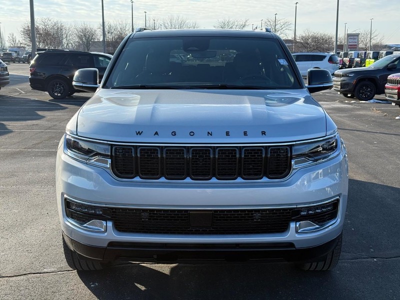 Jeep Wagoneer L Vehicle Full-screen Gallery Image 10