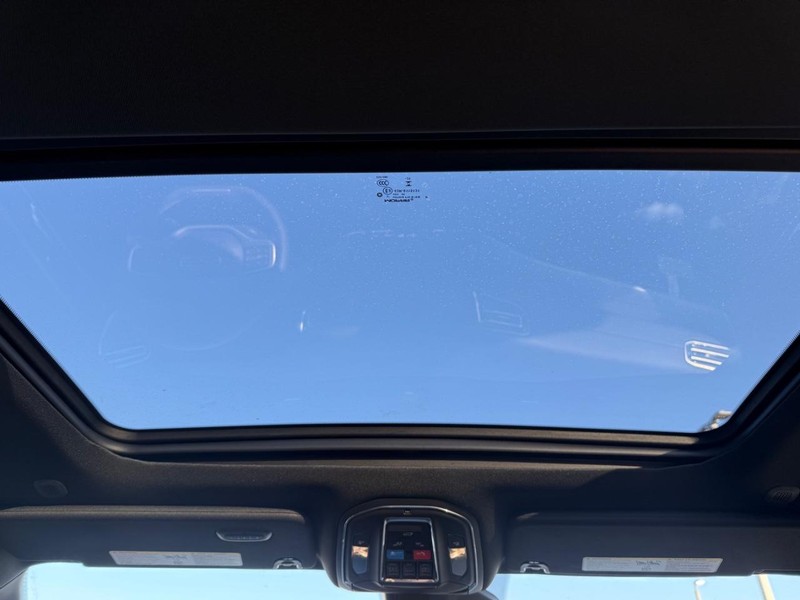 Jeep Wagoneer L Vehicle Full-screen Gallery Image 14