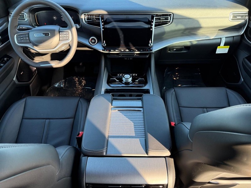 Jeep Wagoneer L Vehicle Full-screen Gallery Image 15