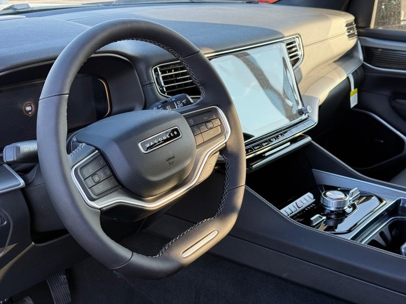 Jeep Wagoneer L Vehicle Full-screen Gallery Image 21