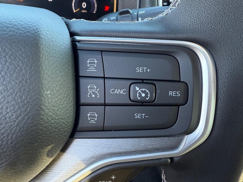 Jeep Wagoneer L Vehicle Full-screen Gallery Image 23