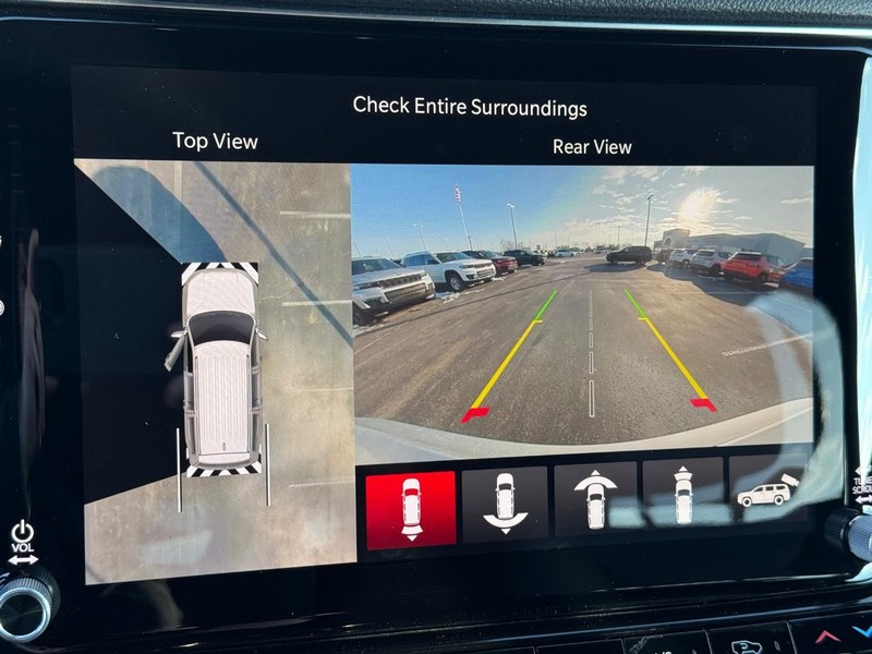 Jeep Wagoneer L Vehicle Full-screen Gallery Image 26