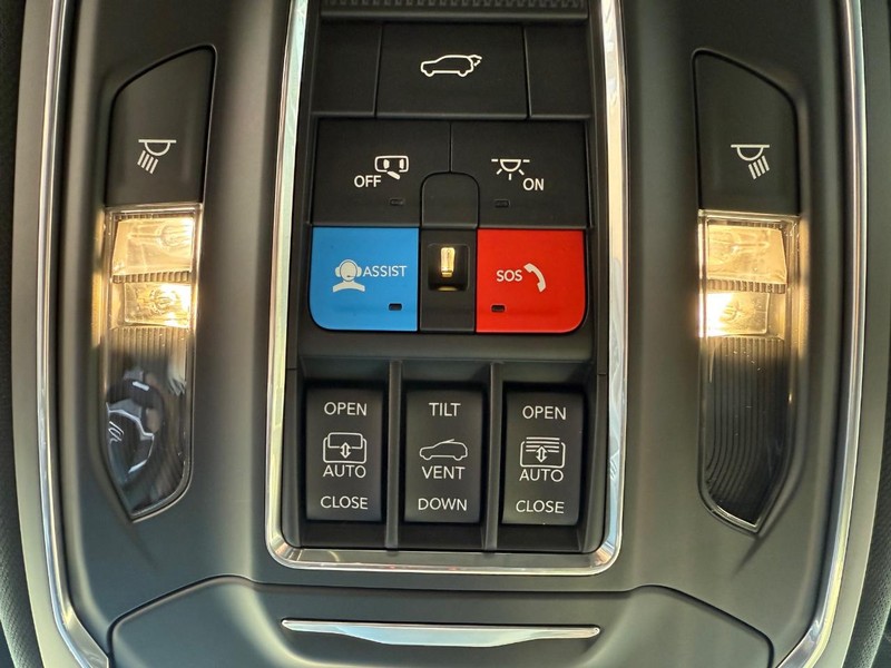 Jeep Wagoneer L Vehicle Full-screen Gallery Image 29