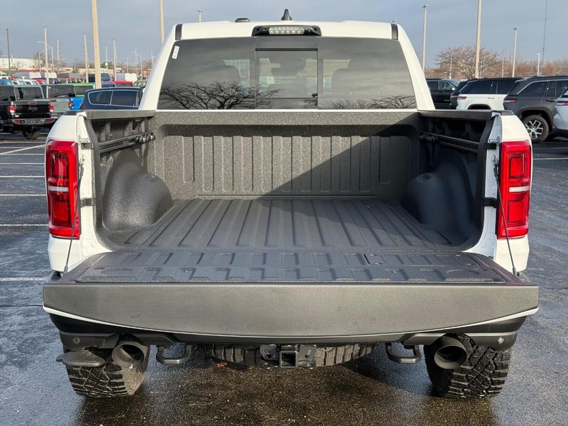 Ram 1500 Vehicle Full-screen Gallery Image 7