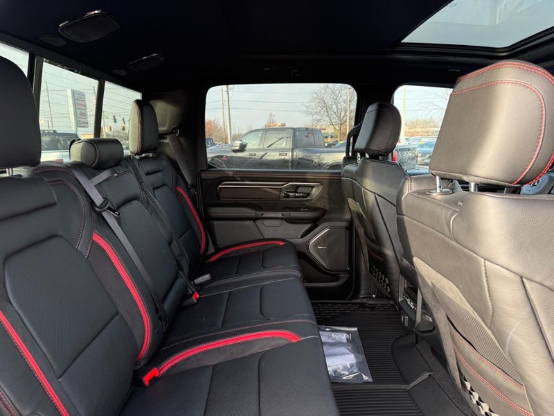 Ram 1500 Vehicle Full-screen Gallery Image 10