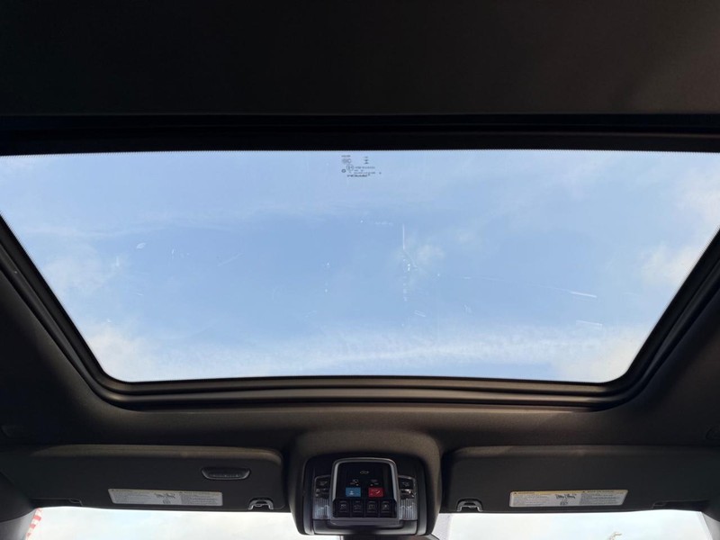 Ram 1500 Vehicle Full-screen Gallery Image 12