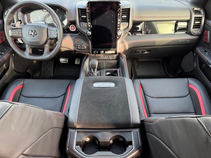 Ram 1500 Vehicle Full-screen Gallery Image 13