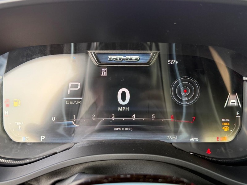 Ram 1500 Vehicle Full-screen Gallery Image 29