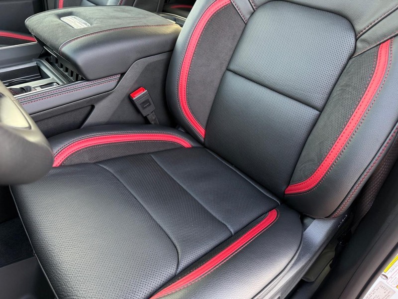 Ram 1500 Vehicle Full-screen Gallery Image 31