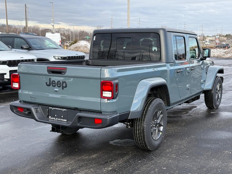 Jeep Gladiator Vehicle Full-screen Gallery Image 3