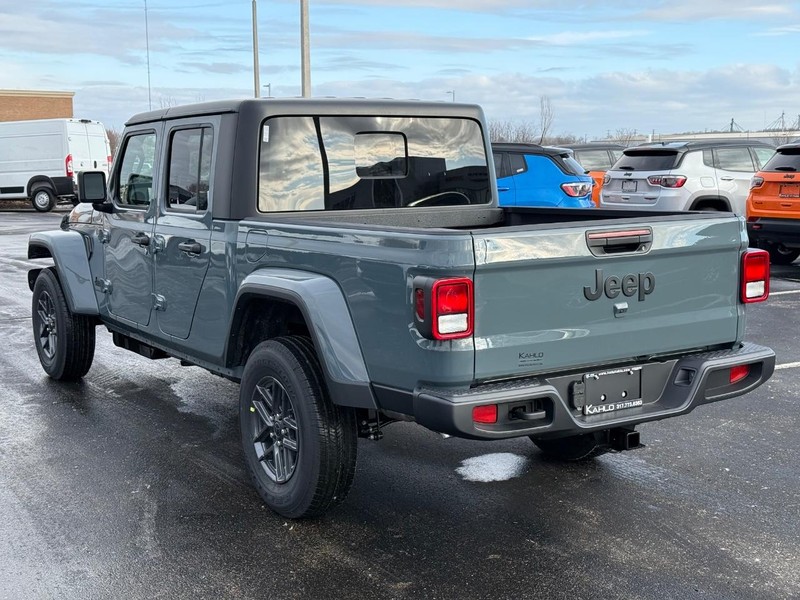 Jeep Gladiator Vehicle Full-screen Gallery Image 5