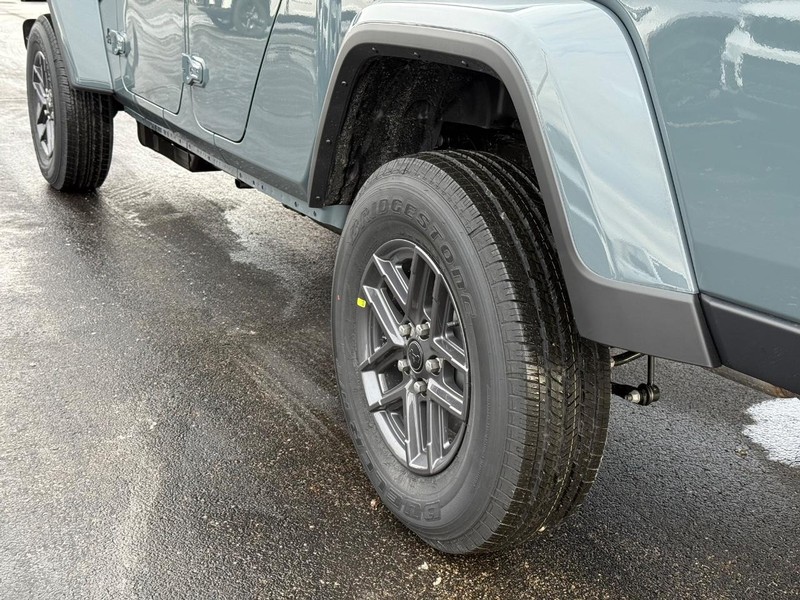 Jeep Gladiator Vehicle Full-screen Gallery Image 6