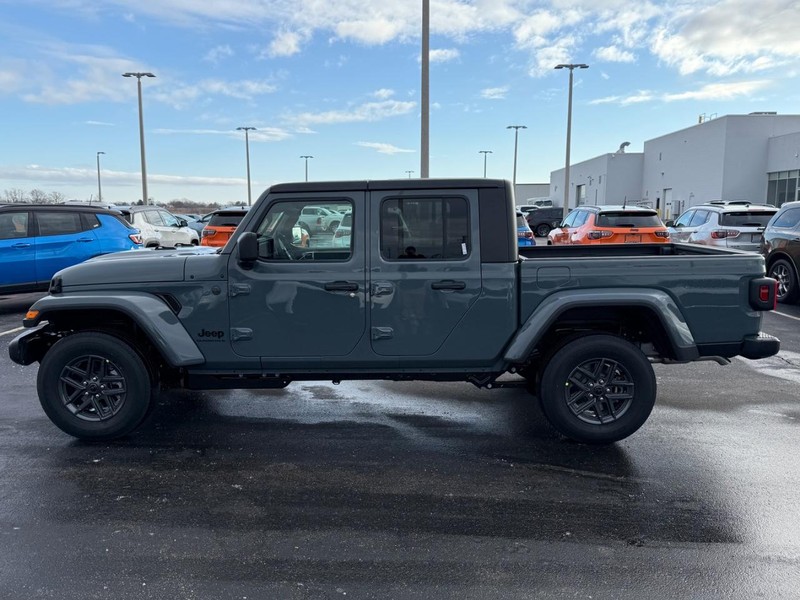 Jeep Gladiator Vehicle Full-screen Gallery Image 8