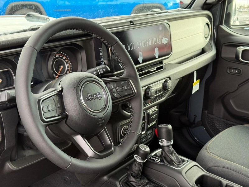 Jeep Gladiator Vehicle Full-screen Gallery Image 19