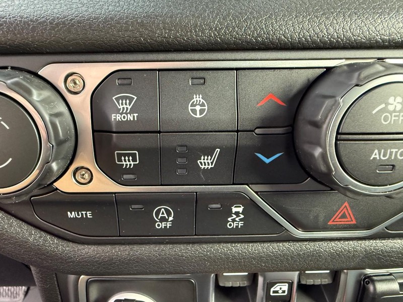 Jeep Gladiator Vehicle Full-screen Gallery Image 23