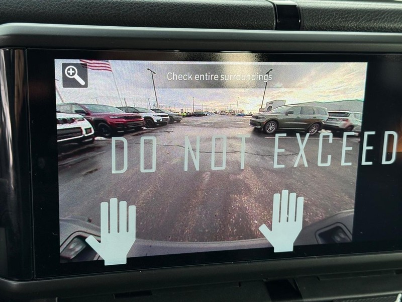 Jeep Gladiator Vehicle Full-screen Gallery Image 25