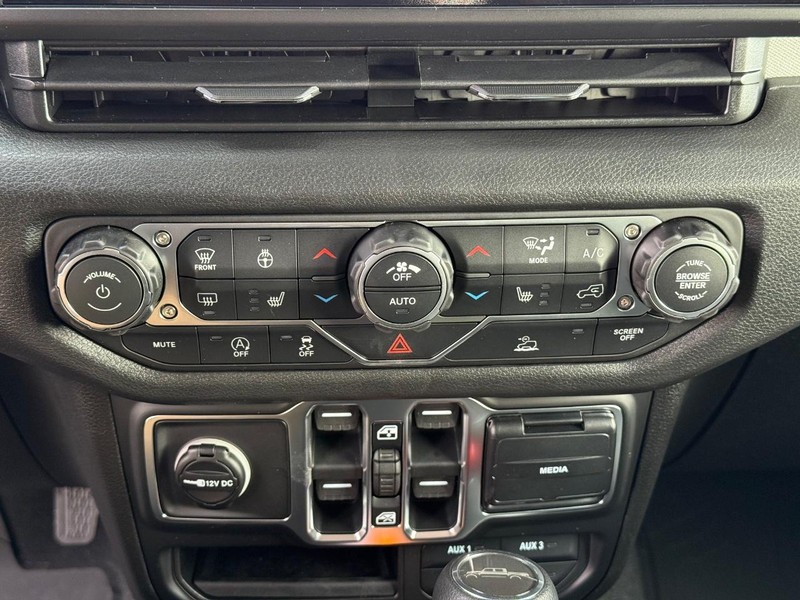 Jeep Gladiator Vehicle Full-screen Gallery Image 26