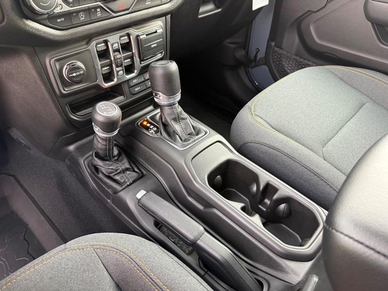 Jeep Gladiator Vehicle Full-screen Gallery Image 27