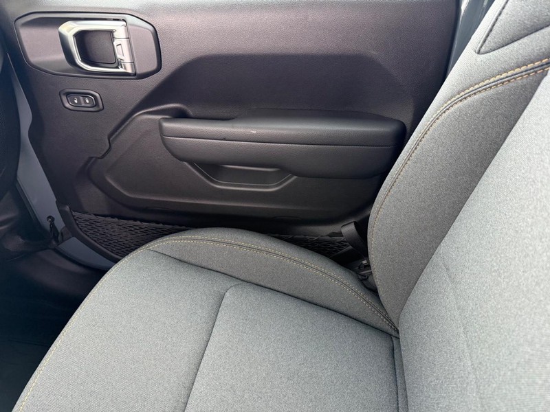 Jeep Gladiator Vehicle Full-screen Gallery Image 28