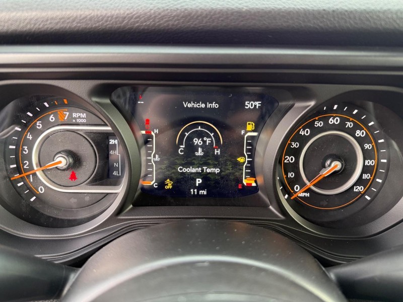 Jeep Gladiator Vehicle Full-screen Gallery Image 29