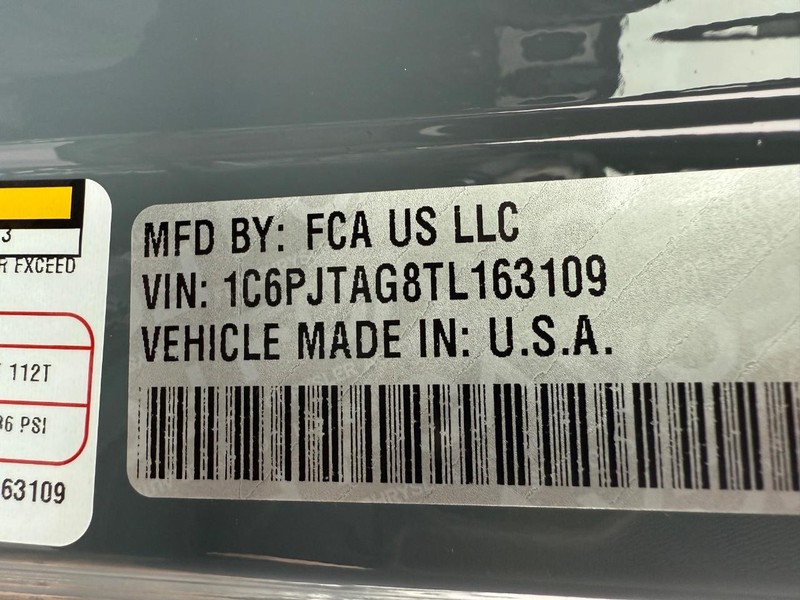 Jeep Gladiator Vehicle Full-screen Gallery Image 32