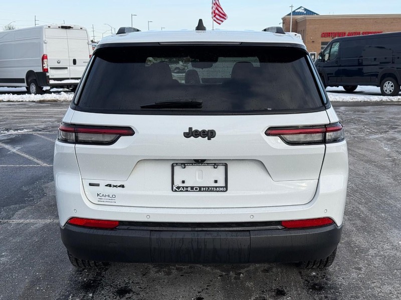 Jeep Grand Cherokee L Vehicle Full-screen Gallery Image 4