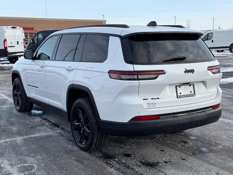 Jeep Grand Cherokee L Vehicle Full-screen Gallery Image 5