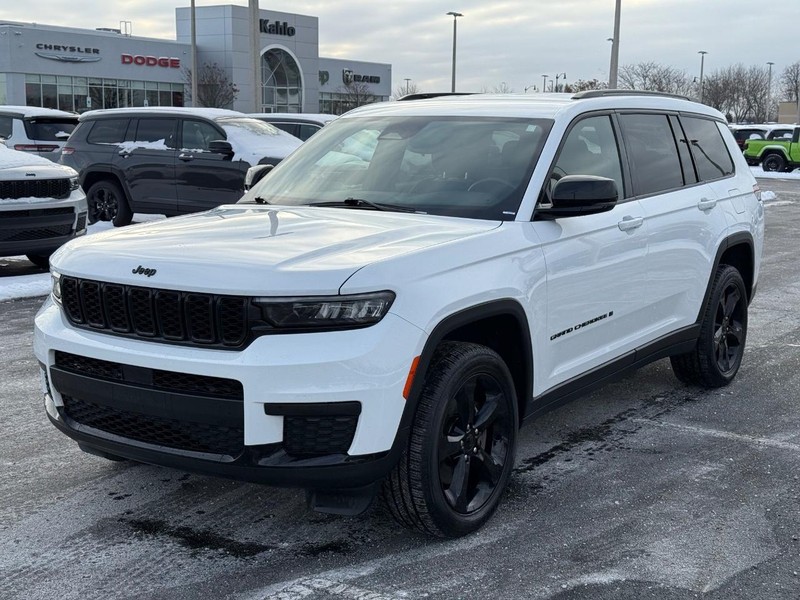 Jeep Grand Cherokee L Vehicle Full-screen Gallery Image 9