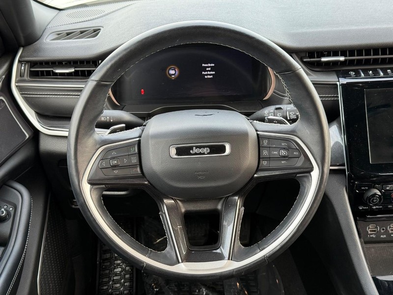 Jeep Grand Cherokee L Vehicle Full-screen Gallery Image 15