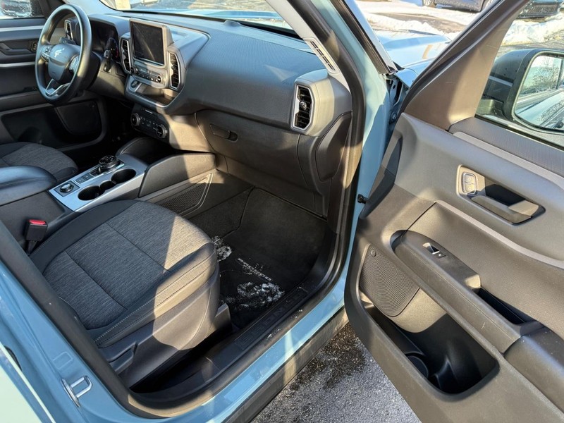 Ford Bronco Sport Vehicle Full-screen Gallery Image 14