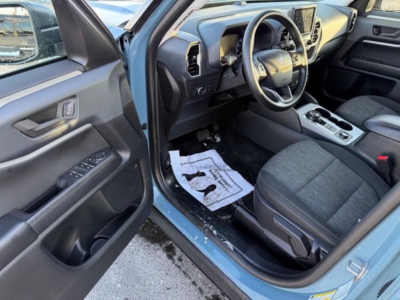 Ford Bronco Sport Vehicle Full-screen Gallery Image 16