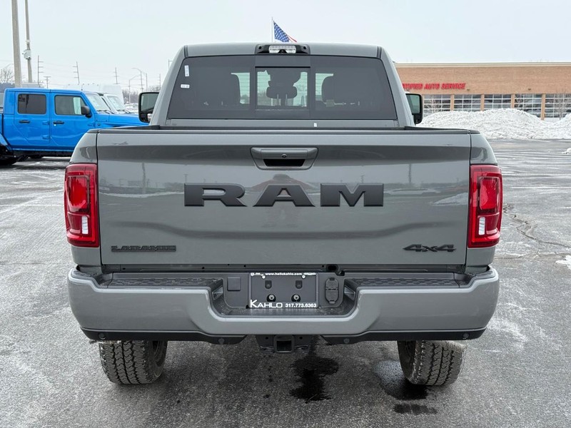 Ram 2500 Vehicle Full-screen Gallery Image 4
