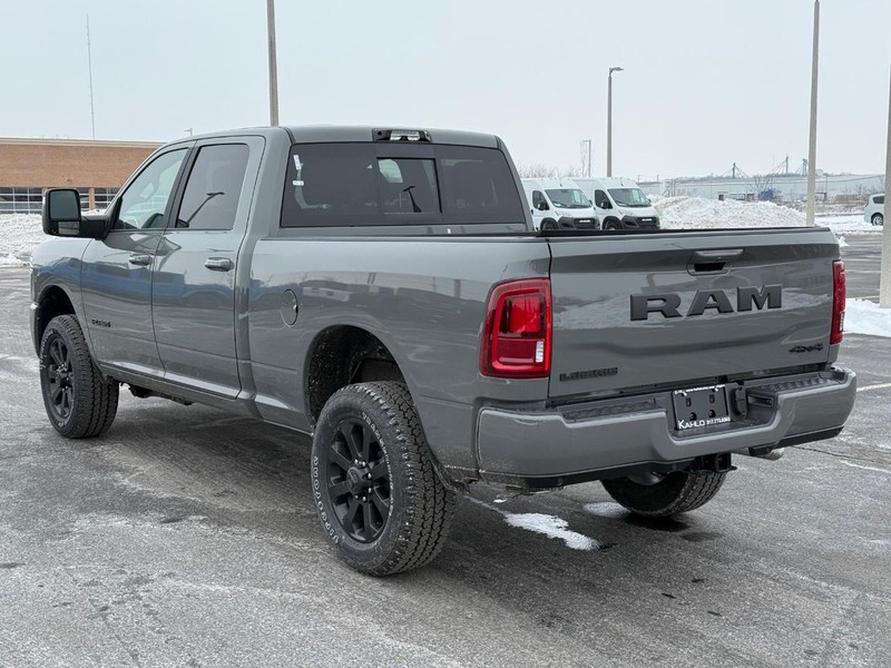 Ram 2500 Vehicle Full-screen Gallery Image 5