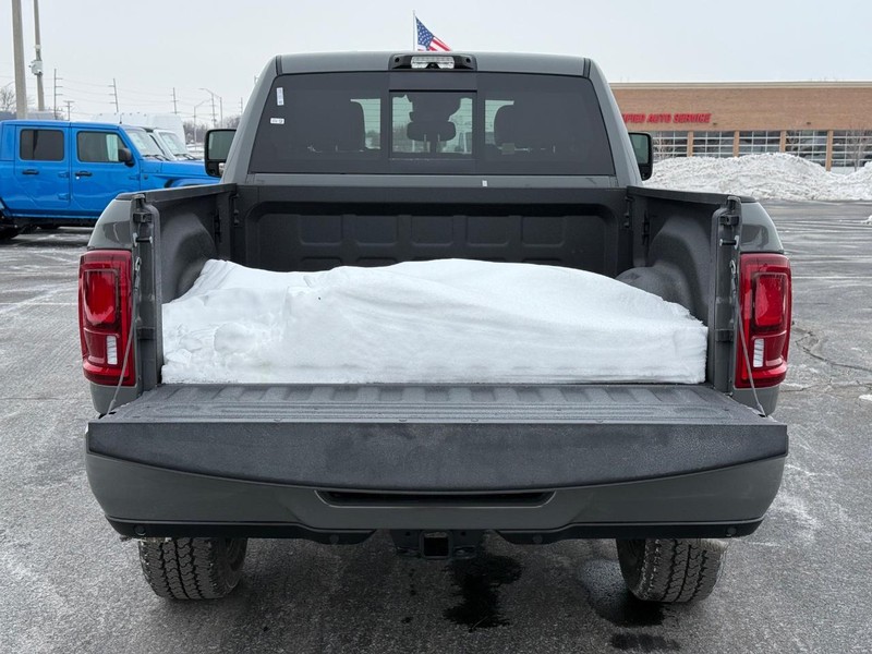 Ram 2500 Vehicle Full-screen Gallery Image 7