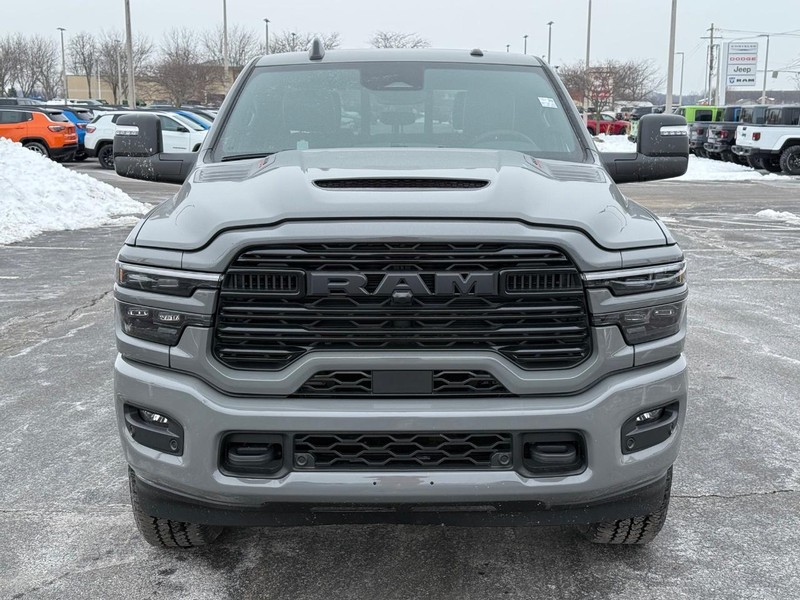 Ram 2500 Vehicle Full-screen Gallery Image 10