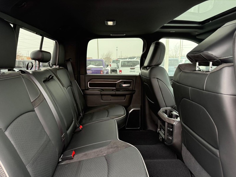 Ram 2500 Vehicle Full-screen Gallery Image 11