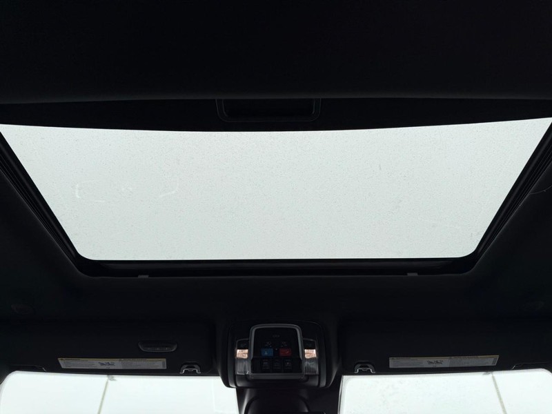 Ram 2500 Vehicle Full-screen Gallery Image 13