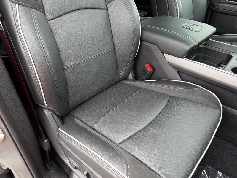 Ram 2500 Vehicle Full-screen Gallery Image 17