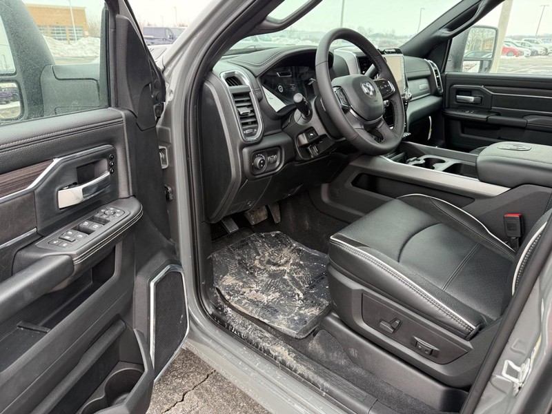 Ram 2500 Vehicle Full-screen Gallery Image 18