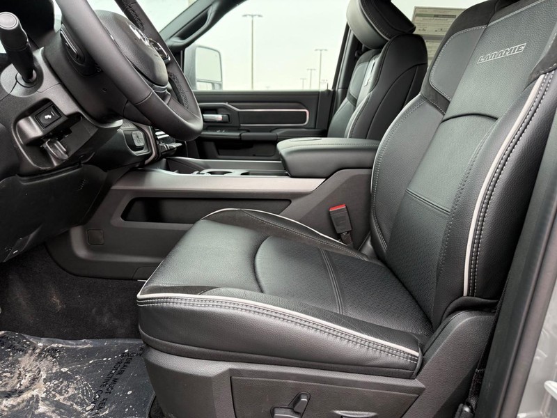 Ram 2500 Vehicle Full-screen Gallery Image 19