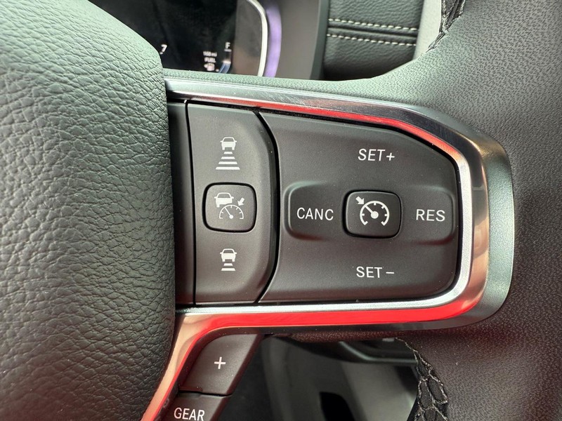 Ram 2500 Vehicle Full-screen Gallery Image 22