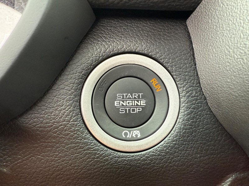 Ram 2500 Vehicle Full-screen Gallery Image 23