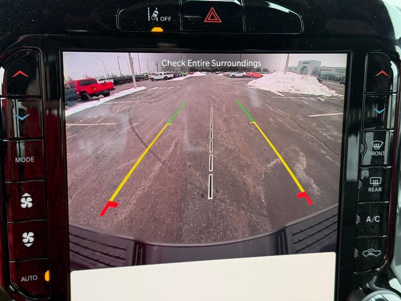 Ram 2500 Vehicle Full-screen Gallery Image 25