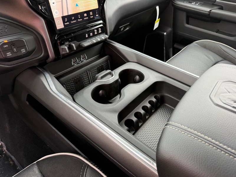 Ram 2500 Vehicle Full-screen Gallery Image 26